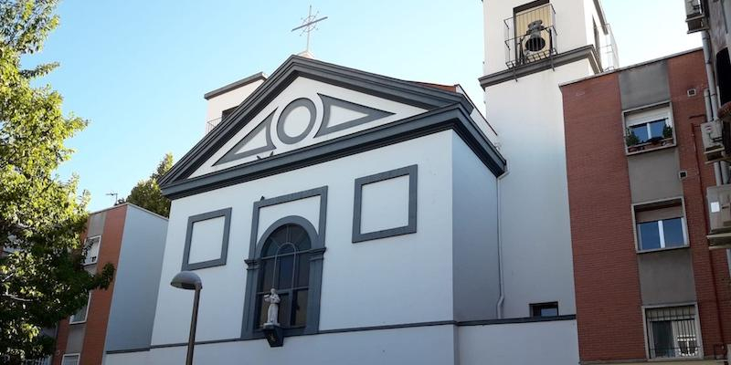 El provincial de los franciscanos, padre Manuel Romero, celebra en San Francisco de Asís el funeral por fray Antonio Gallego, TOR