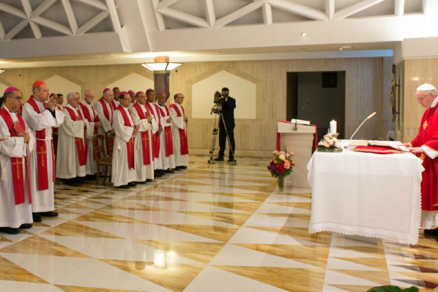 El Santo Padre en Santa Marta advierte sobre los cl&eacute;rigos que se sienten superiores