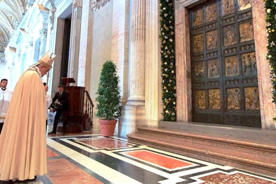 Las Puertas Santas de las bas&iacute;licas papales en Roma cierran este domingo