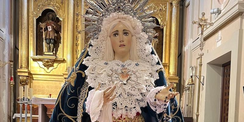 San Sebastián Mártir de Carabanchel se prepara para la Semana Santa con el besamanos a Nuestra Señora de los Dolores