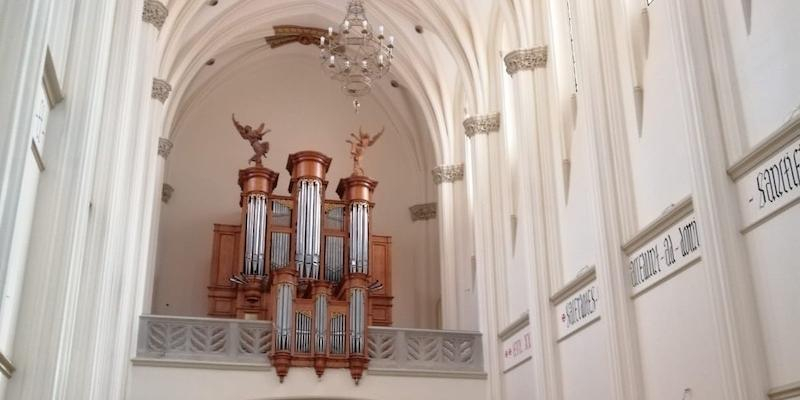 La restaurada capilla del Seminario Conciliar acoge una solemne Eucarist&iacute;a presidida por el cardenal Osoro