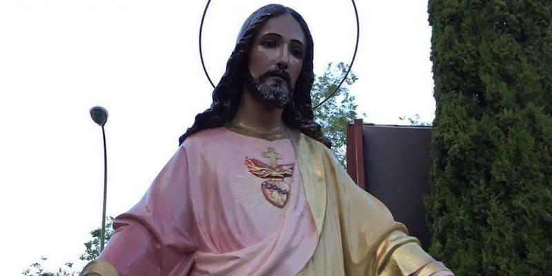 Manuel Cuervo predica en Sagrado Corazón de Jesús la novena de preparación a la fiesta parroquial
