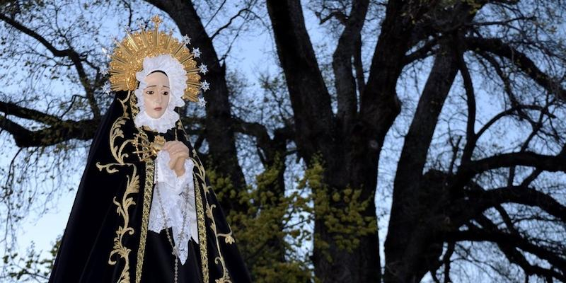 La Hermandad de Damas de la Dolorosa, de Guadarrama, honra a la Virgen con Misa y procesión