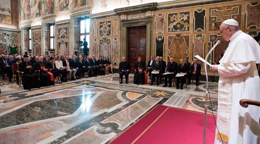 El Santo Padre recuerda la riqueza de las enseñanzas de Benedicto XVI en los Premios Ratzinger