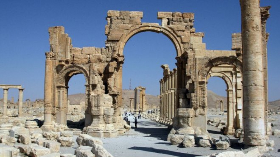 El Daesh dinamita el Arco del Triunfo de Palmira