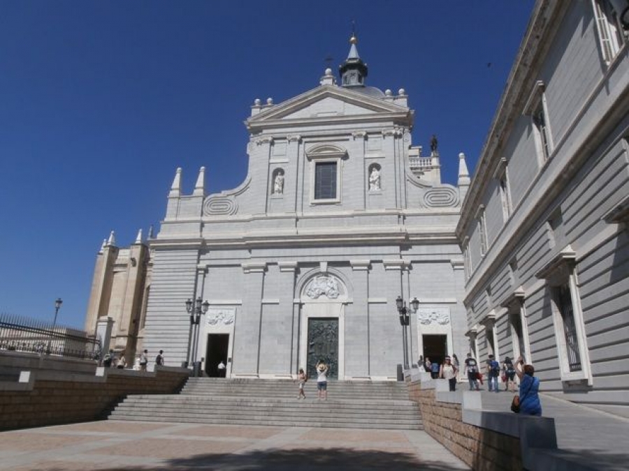 La catedral acoge la Eucaristía mensual por los sacerdotes y consagrados fallecidos