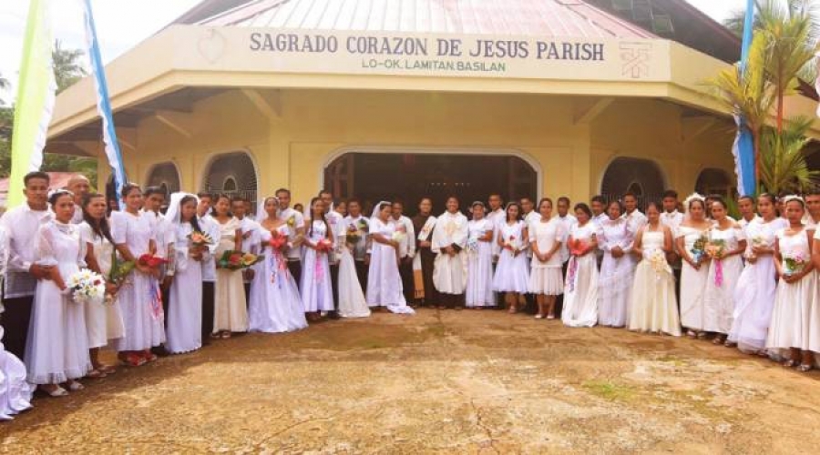 22 parejas se unen en matrimonio en medio de bombardeos en Filipinas