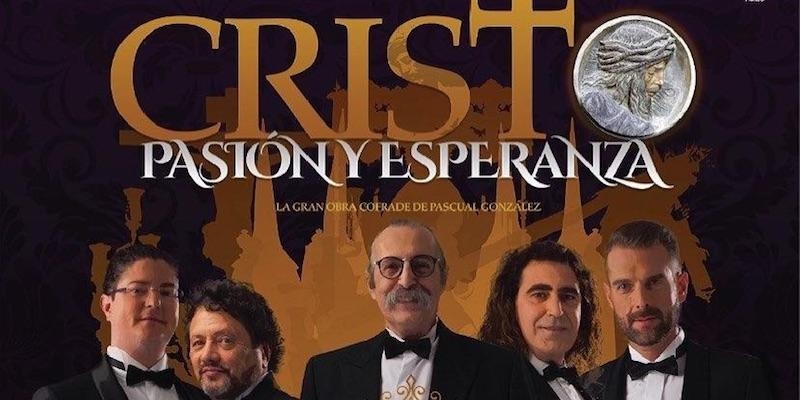 Pascual González y Cantores de Híspalis suspenden el concierto con la historia de Cristo como nunca antes la ha cantado