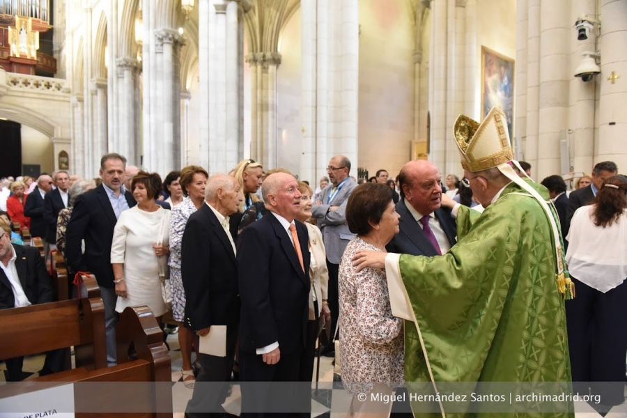 Celebraci&oacute;n de las bodas de oro y plata matrimoniales en la catedral de la Almudena