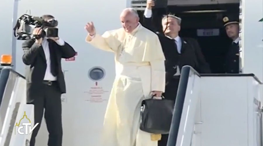 El Papa se despide de Kenia y parte para Uganda, su segundo destino en África