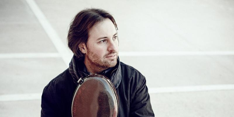 Josetxu Obreg&oacute;n interpreta 'Celloevolution' en la iglesia de Santo Domingo de Pr&aacute;dena del Rinc&oacute;n