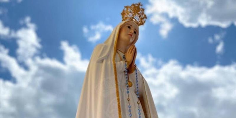 La colegiata de San Isidro acoge un acto de consagración a la Virgen organizado por los Heraldos del Evangelio
