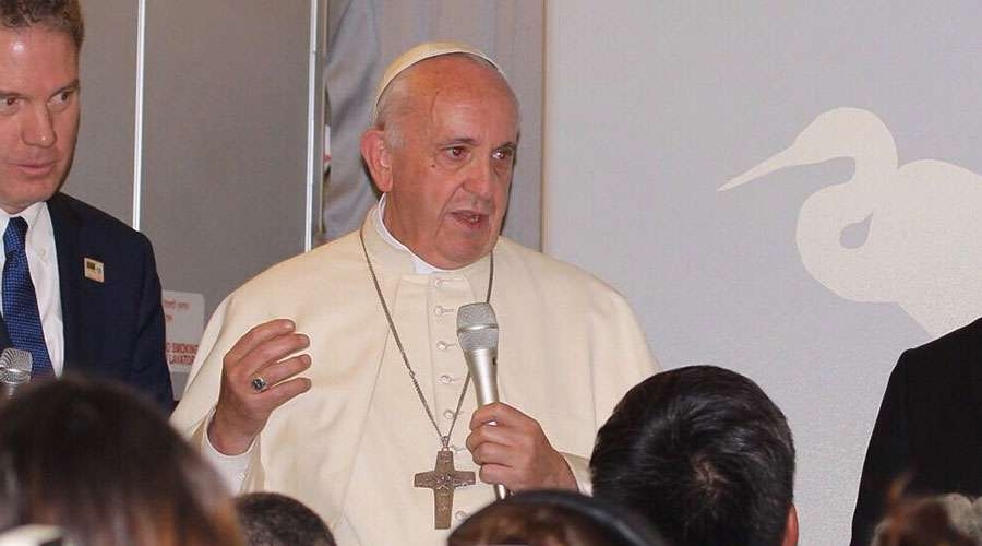 ¿Es mejor el «diálogo para la paz» o la evangelización? El Papa responde