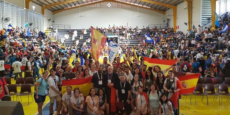 El cardenal Osoro reflexiona sobre el mensaje del Papa en Panam&aacute; con los j&oacute;venes madrile&ntilde;os que participaron en el encuentro