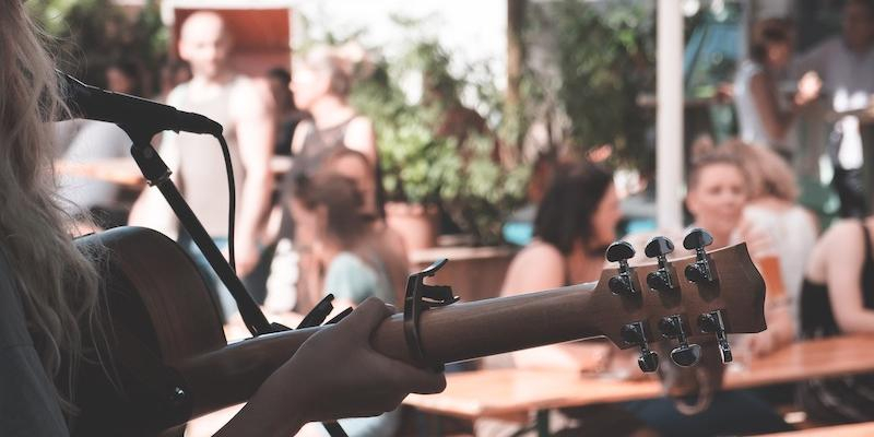 Las familias del residencial Jubileo de C&aacute;ritas Diocesana de Madrid dan la bienvenida a la Navidad