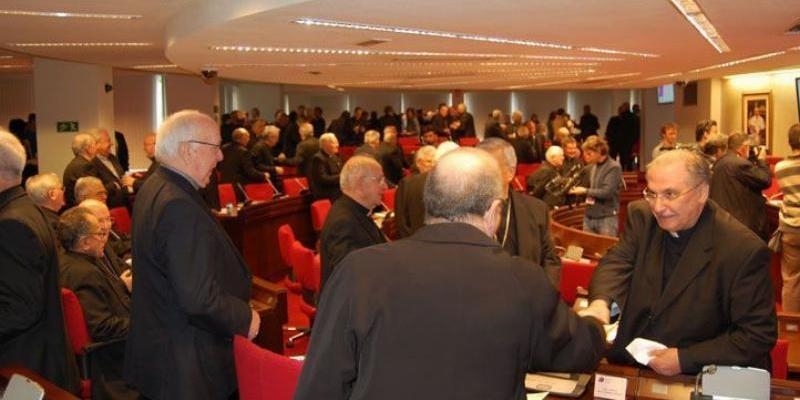 El arzobispo y los obispos auxiliares participan en la Asamblea Plenaria
