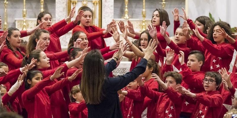 Los coros de niños y jóvenes de la Comunidad de Madrid cantan a favor de las personas refugiadas