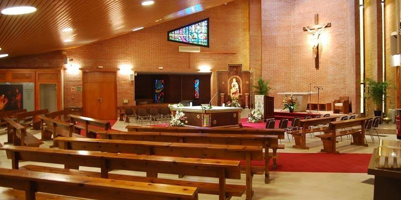 Monse&ntilde;or Mart&iacute;nez Camino preside en Virgen del Cortijo una ceremonia con entrega de salterios