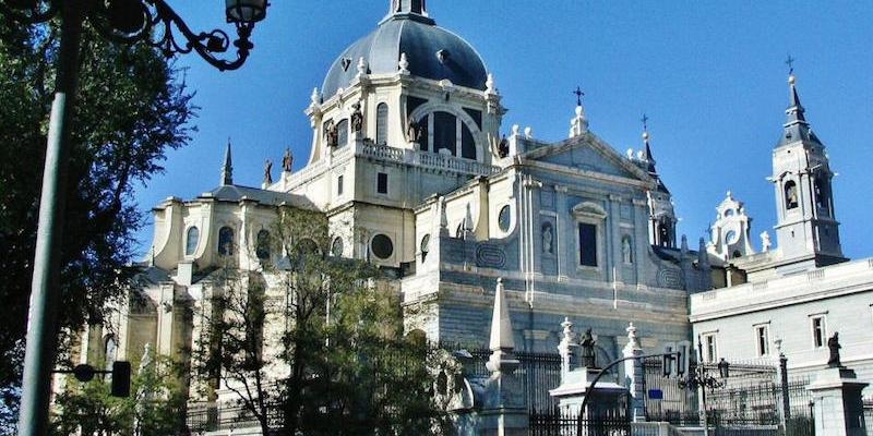 El cardenal Osoro preside en la catedral una Eucaristía en el centenario del aniversario de la recuperación de la independencia de Polonia