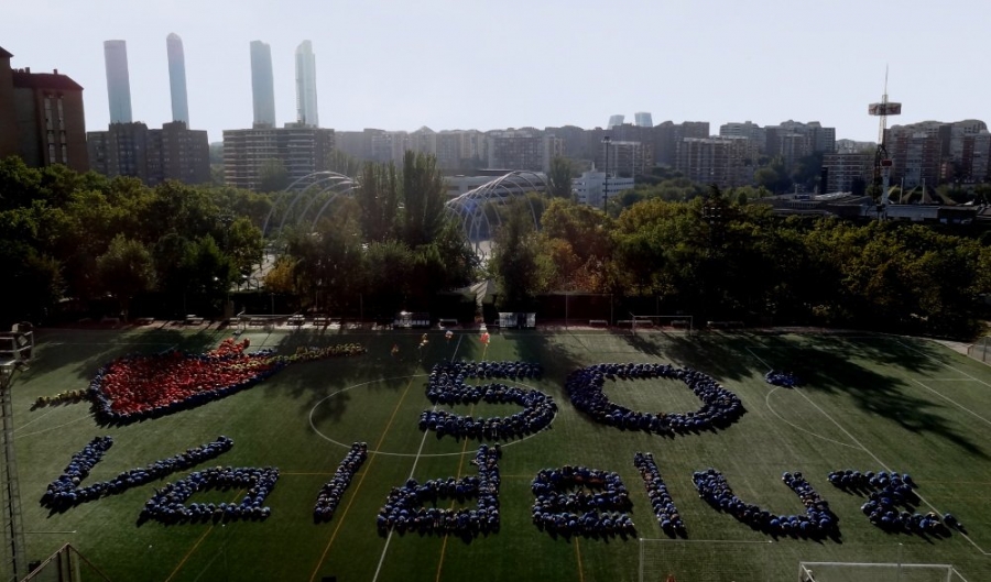 El cardenal Osoro celebra las bodas de oro del colegio Valdeluz con una Eucarist&iacute;a
