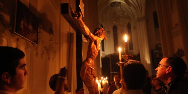 El Seminario Conciliar celebra el vía crucis de la Luz el Viernes de Dolores en las Vistillas
