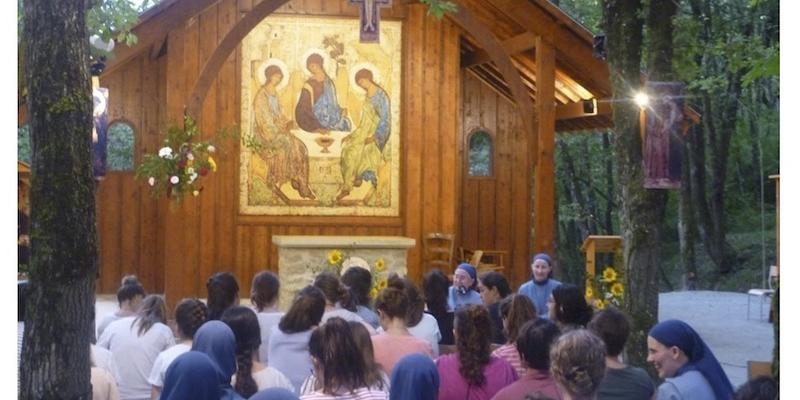 Las Hermanitas del Cordero invitan a los jóvenes a participar en un retiro con la Comunidad Saint-Pierre