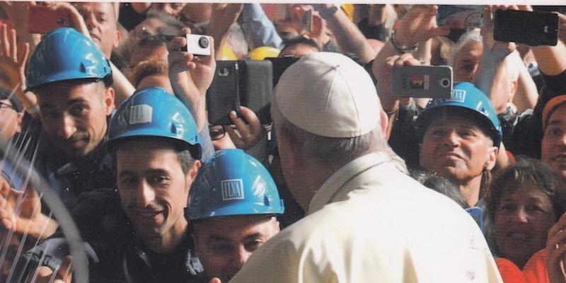 Iglesia y sindicatos se encuentran en la presentaci&oacute;n del libro 'No os dej&eacute;is robar la dignidad' de la HOAC