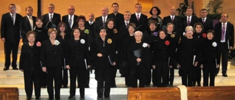 La Agrupación Coral el Capricho y el coro del Hospital Universitario La Princesa en la parroquia del Santísimo Cristo del Olivar