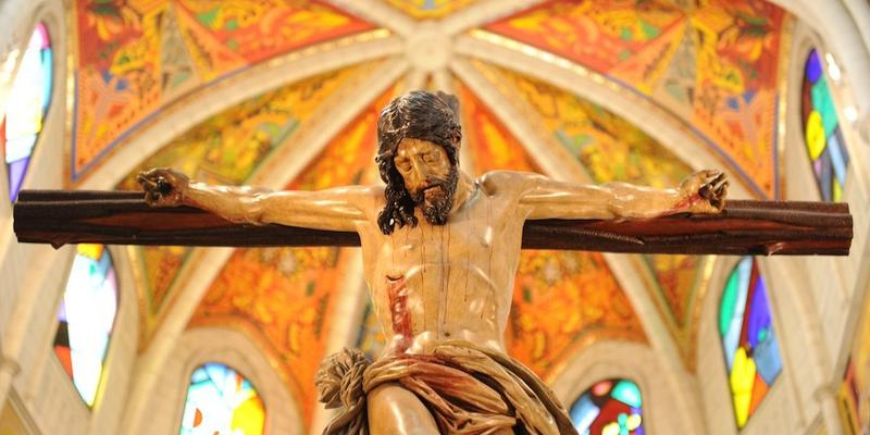 Alumnos de colegios diocesanos reciben el sacramento de la Confirmaci&oacute;n en la catedral de la Almudena