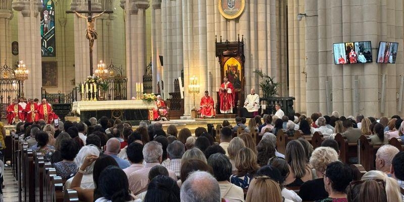 Cardenal Jos&eacute; Cobo llama en Pentecost&eacute;s a &laquo;Crear Iglesia en un mundo donde todos hablamos mil lenguajes&raquo;