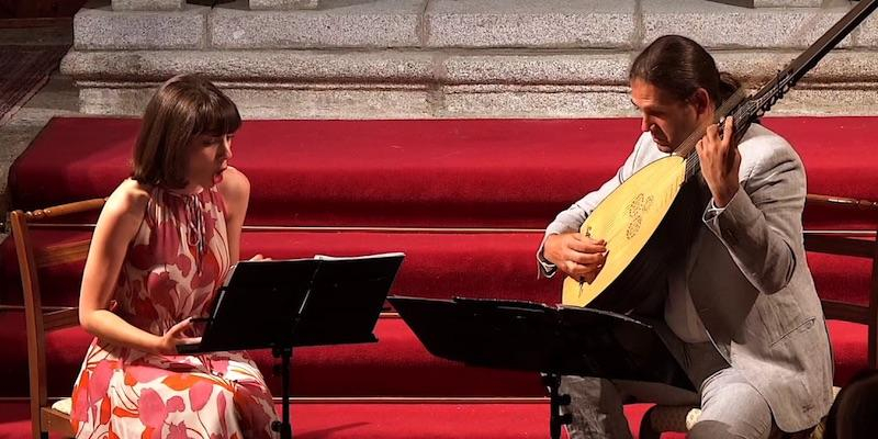 Luc&iacute;a Caihuela y Manuel Minguill&oacute;n ofrecen un concierto en San Pedro in Cathedra de Horcajo de la Sierra