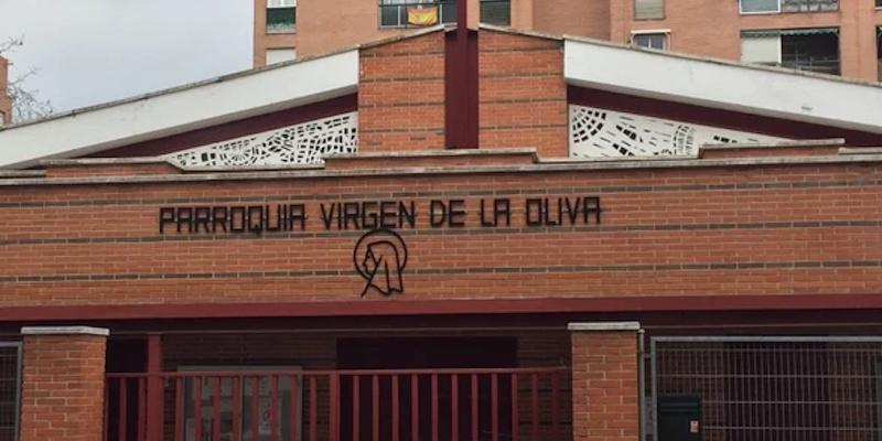 José Luis Díaz Lorenzo administra el sacramento de la Confirmación en Virgen de la Oliva