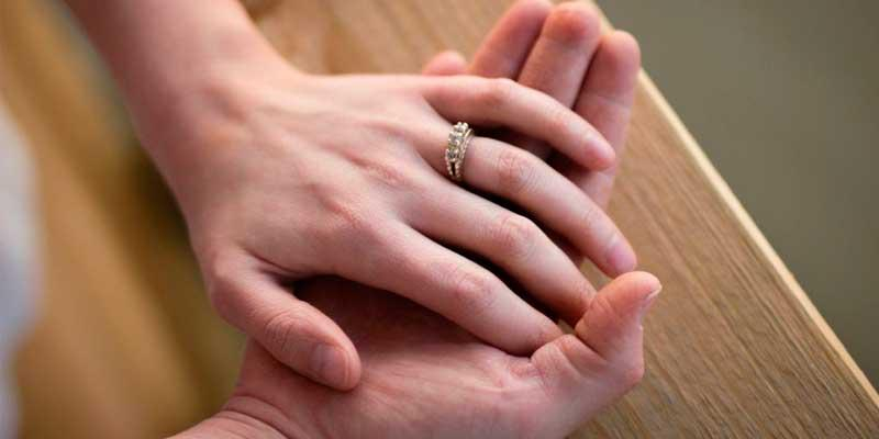 &laquo;El problema de los matrimonios que llegan con crisis es que no hablan y, si lo hacen, es del tiempo&raquo;