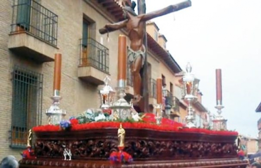 San Pedro Ap&oacute;stol, de Barajas, procesiona con el Sant&iacute;simo Cristo de la Expiraci&oacute;n y la Soledad