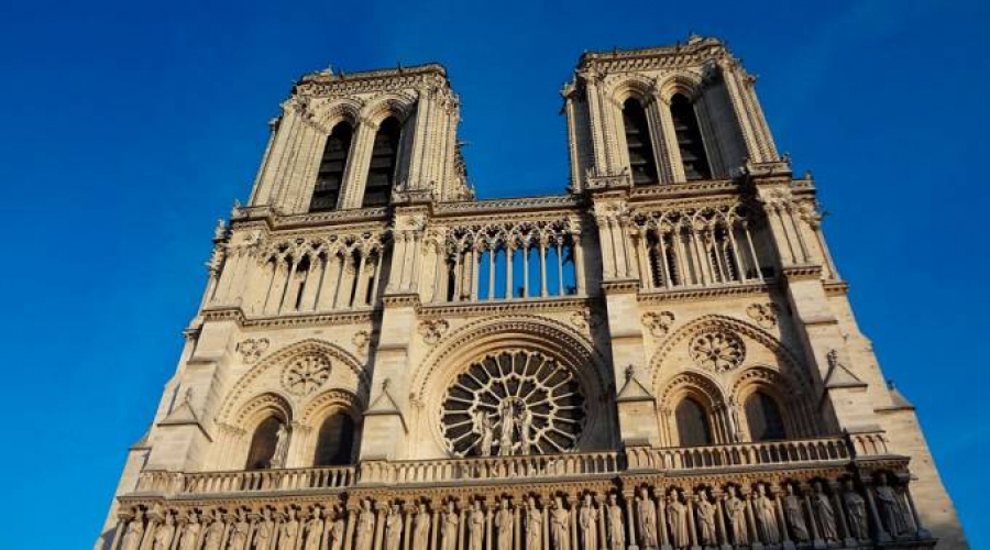 Arzobispo de Par&iacute;s se pronuncia tras sucesos en catedral de Notre Dame