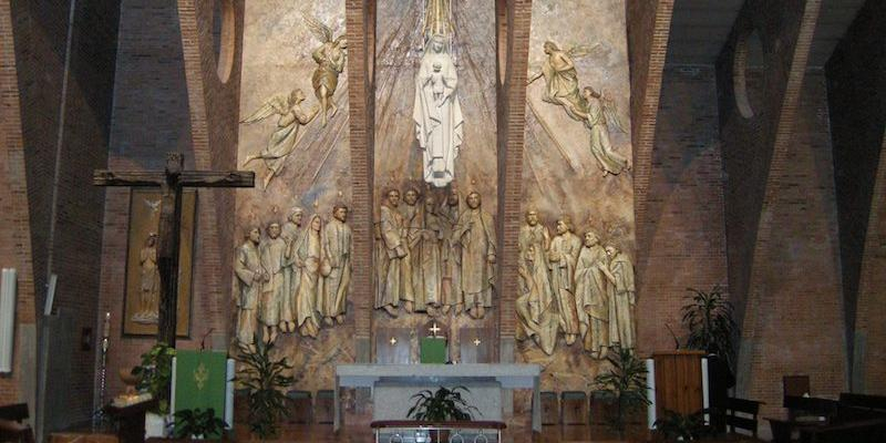 El vicario episcopal de la I administra el sacramento de la Confirmaci&oacute;n en Esp&iacute;ritu Santo y Nuestra Se&ntilde;ora de la Araucana