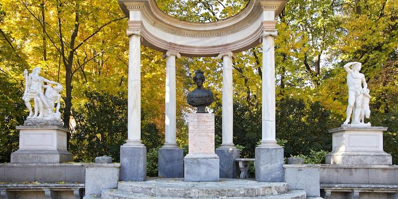 La Fundaci&oacute;n Maior inaugura las actividades culturales de este curso pastoral con una visita al parque del Capricho