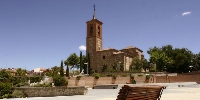 El vicario episcopal de la VII preside la toma de posesi&oacute;n del p&aacute;rroco de San Miguel Arc&aacute;ngel de Las Rozas