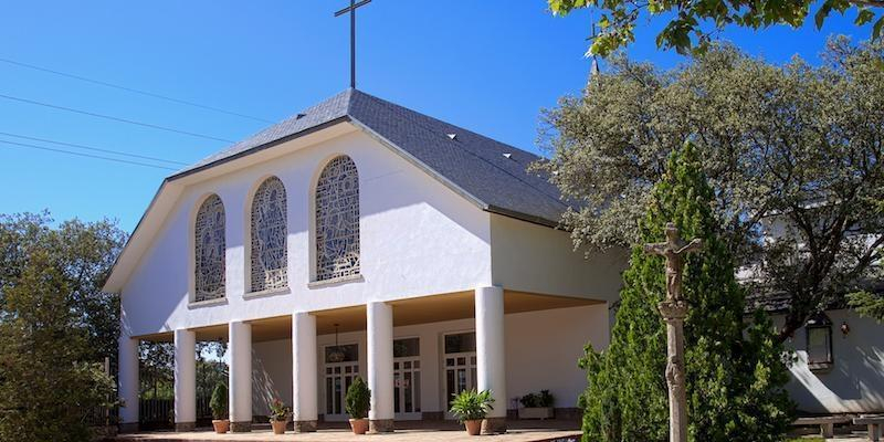 Imposición de escapularios en Nuestra Señora de los Arroyos de El Escorial en la festividad del Carmen
