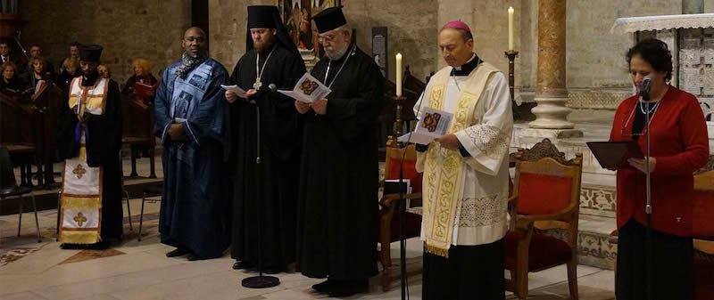 Manuel Barrios acompaña a miembros del Centro Ecuménico de Bari a visitar la catedral