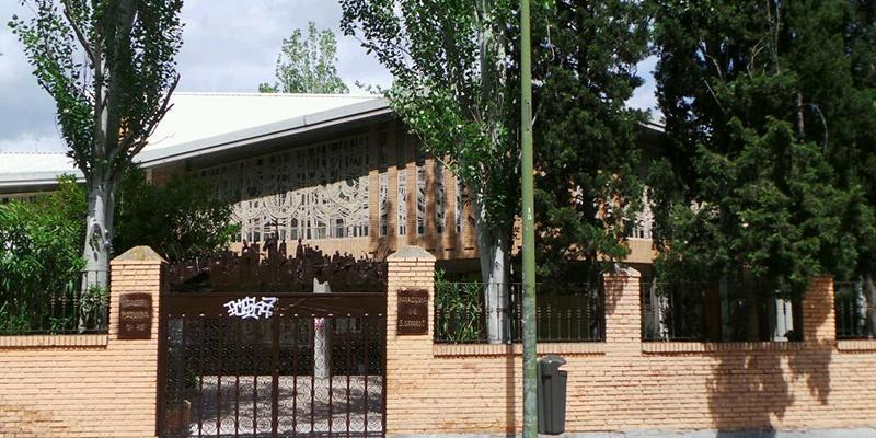 Gabriel Benedicto administra el sacramento de la Confirmaci&oacute;n en San Gerardo Mar&iacute;a Mayela