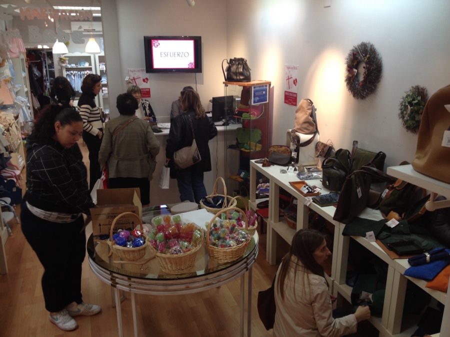 En Navidad, colabora con C&aacute;ritas haciendo &iexcl;regalos solidarios! de su tienda