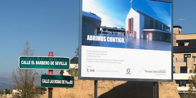 David Ben&iacute;tez bendice el terreno donde se construir&aacute; el nuevo templo parroquial de Santa Genoveva Torres Morales