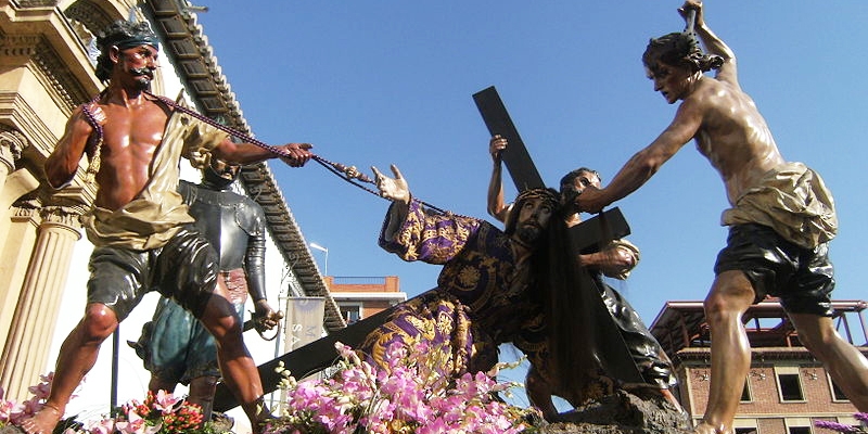 TRECE elabora una amplia programaci&oacute;n para ayudar a vivir la Semana Santa