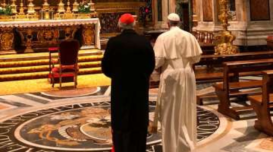 El Papa Francisco reza en Santa Mar&iacute;a la Mayor para encomendar su viaje a Chile y Per&uacute;