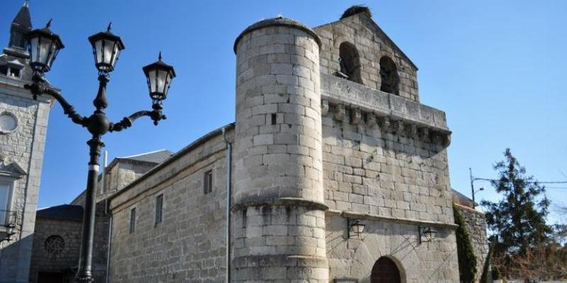 Juan Carlos Merino administra los sacramentos de la iniciaci&oacute;n cristiana en Asunci&oacute;n de Nuestra Se&ntilde;ora de Alpedrete