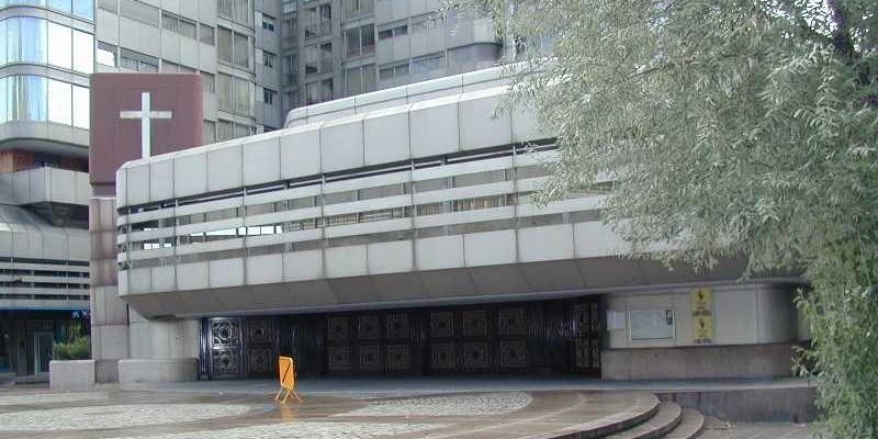 Monse&ntilde;or Mart&iacute;nez Camino imparte en Nuestra Se&ntilde;ora del Buen Suceso una charla sobre los m&aacute;rtires