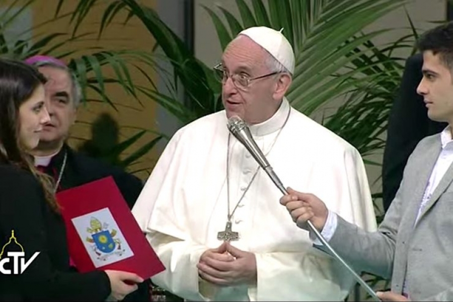 Francisco explica en San Siro c&oacute;mo educar a los hijos