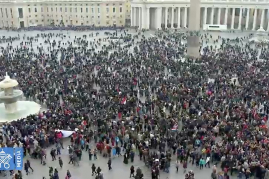 &Aacute;ngelus: &laquo;Buscar a Jes&uacute;s, encontrarle y seguirle: este es el camino&raquo;