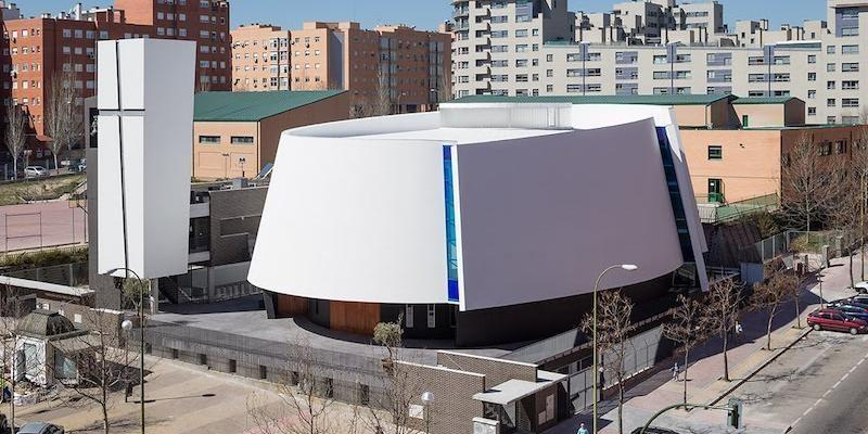 Santa Teresa de Calcuta, de Vic&aacute;lvaro, acoge la primera Eucarist&iacute;a de Maxi Troncoso Pe&ntilde;a